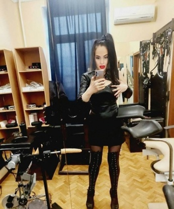 Живу в Москве, и готова сделать твои фантазии реальностью. У меня есть много возможностей, чтобы сделать тебя счастливым: классический секс, оральные ласки, массаж, ролевые игры и многое другое. Мои услуги непревзойденны, и я готова показать тебе, что настоящая страсть — это то, что ты заслуживаешь. Узнай больше о моих услугах и посмотри мои фотографии в своем отзыве. Позволь мне воплотить твои самые сокровенные мечты в реальность. 😘💋 Юлия